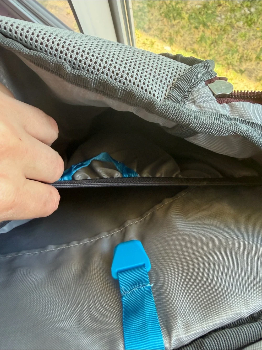 NWOT REI Maroon Ruckpack 18L Camping Hiking Backpack with Turquoise Accents